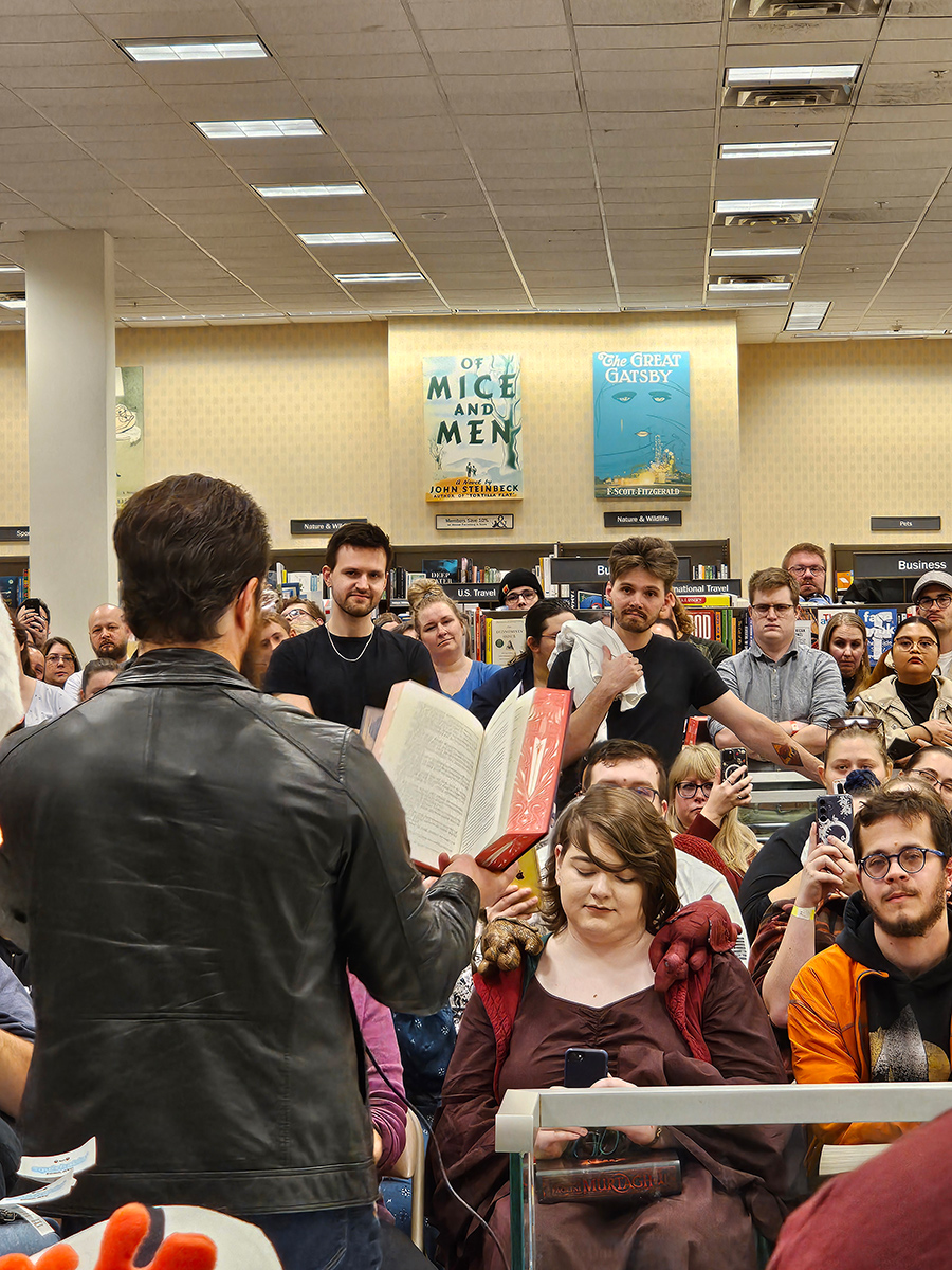 Photo by staff at @BNFairlawn

Signing at Barnes & Noble Fairlawn - October 17, 2024